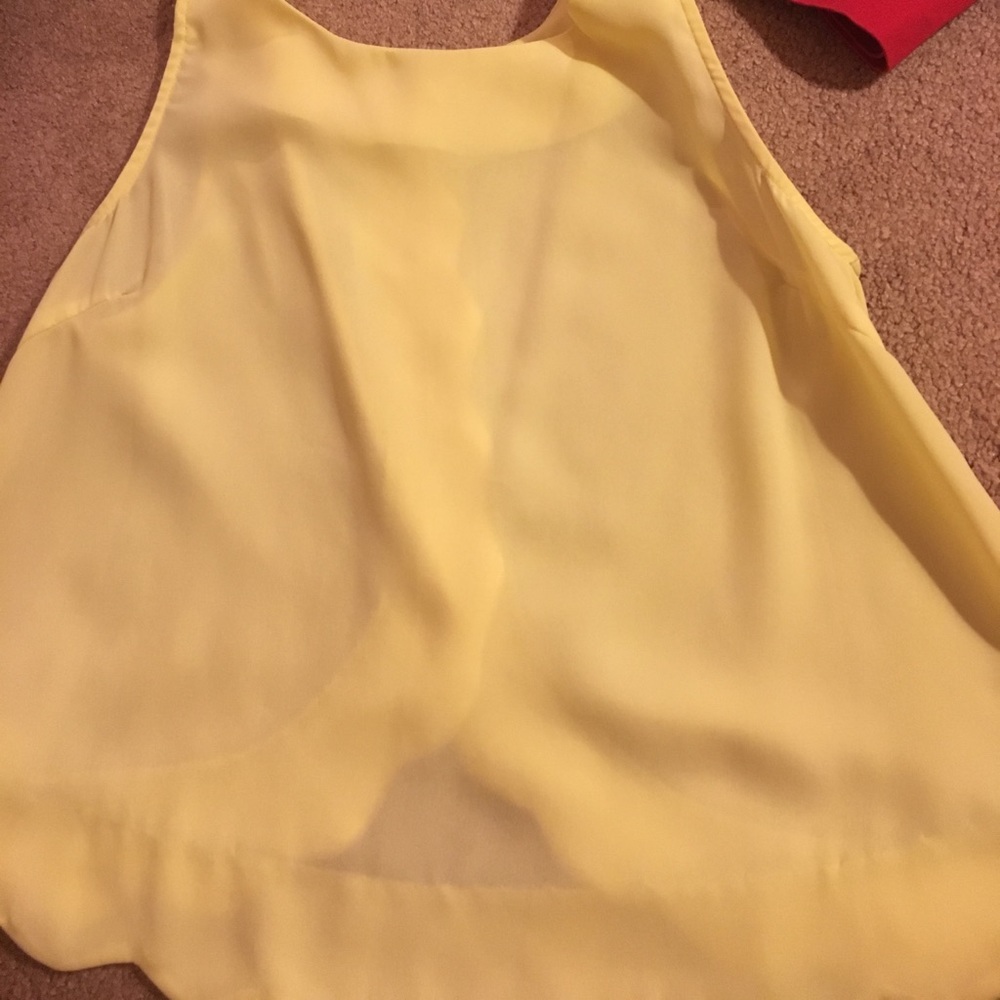Scallop tank top with buttons on back